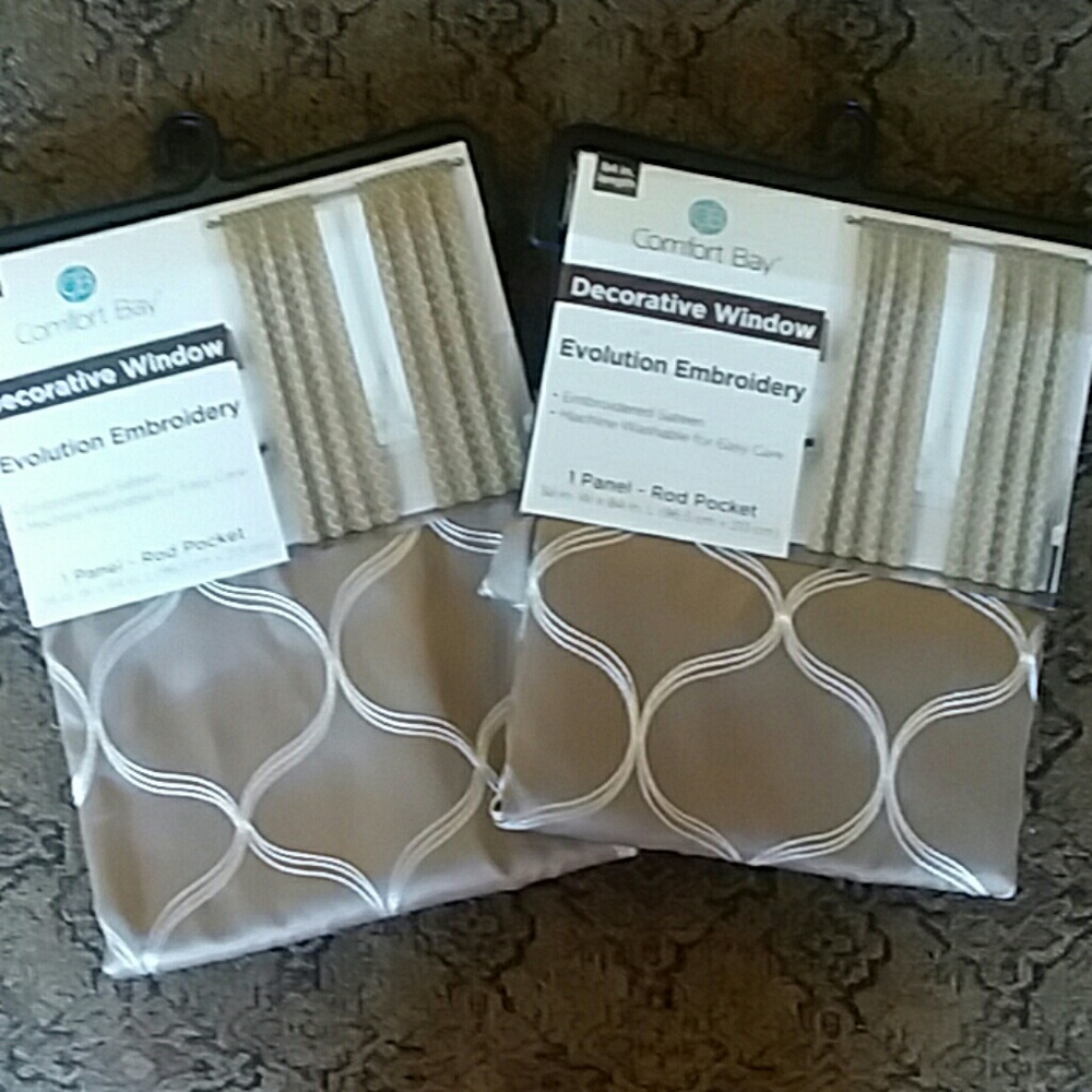 2 curtain panels